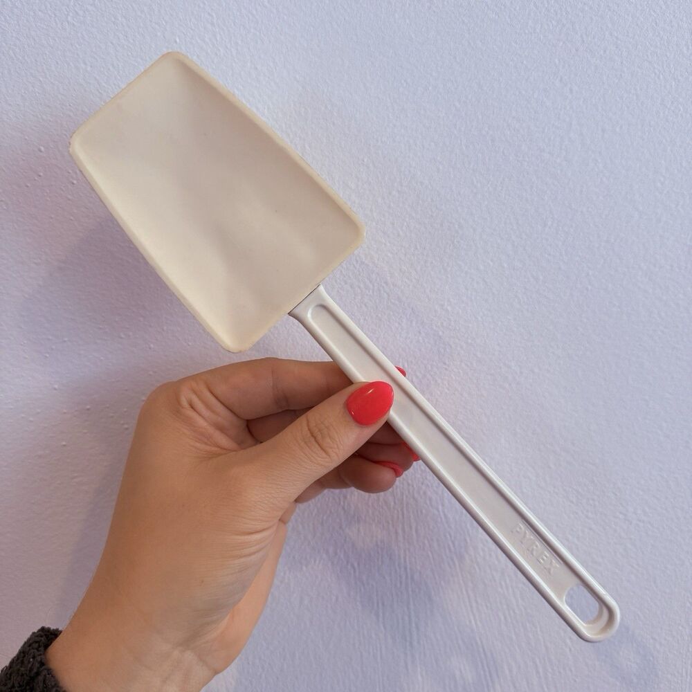 Vintage Pyrex Rubber Spatula Bowl Scraper White Curved Stiff Edge VTG Cooking